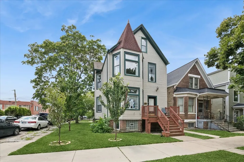 2835 West Wellington Avenue Chicago IL 60618