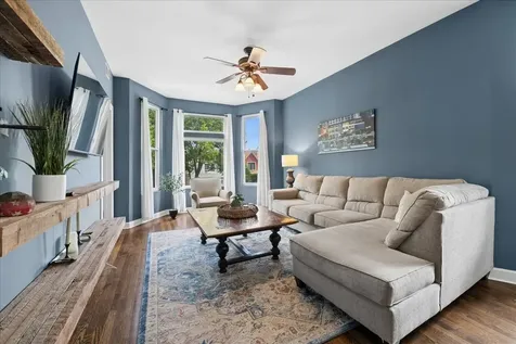 2835 West Wellington Avenue Chicago IL 60618