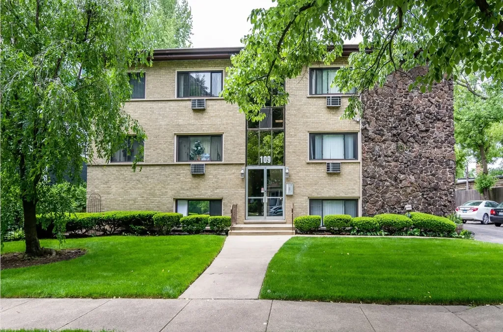 109 South Elmwood Avenue Oak Park IL 60302