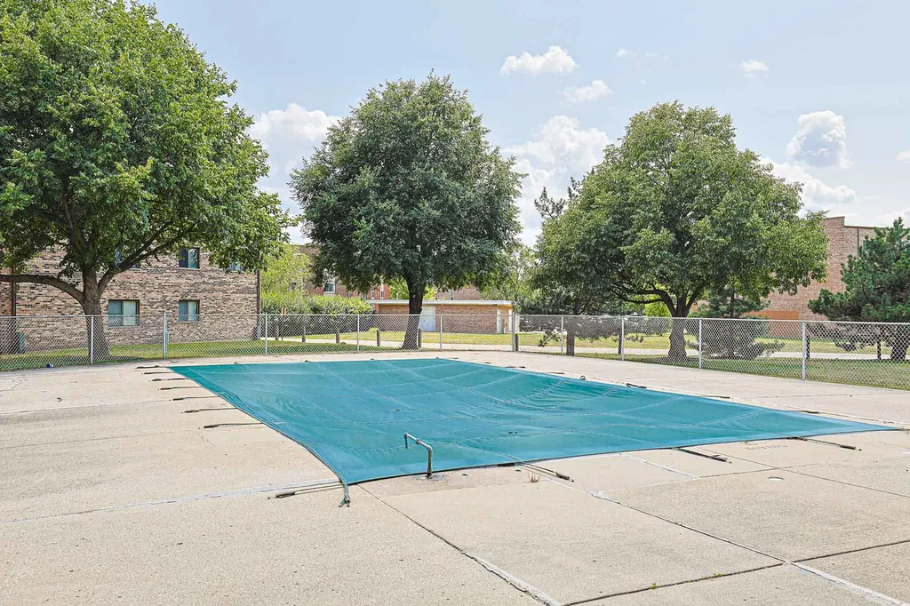 210 Klein Creek Court Carol Stream IL 60188
