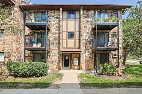 210 Klein Creek Court Carol Stream IL 60188