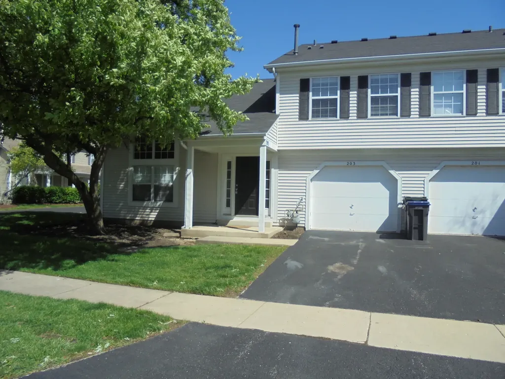 203 Teak Lane Streamwood IL 60107