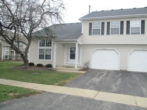 203 Teak Lane Streamwood IL 60107