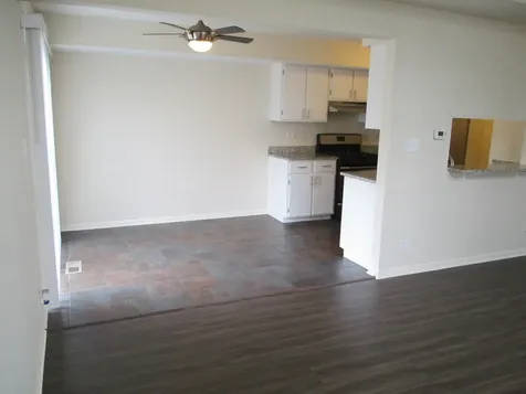 203 Teak Lane Streamwood IL 60107
