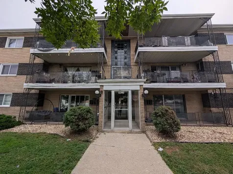 9421 South Roberts Road Hickory Hills IL 60457