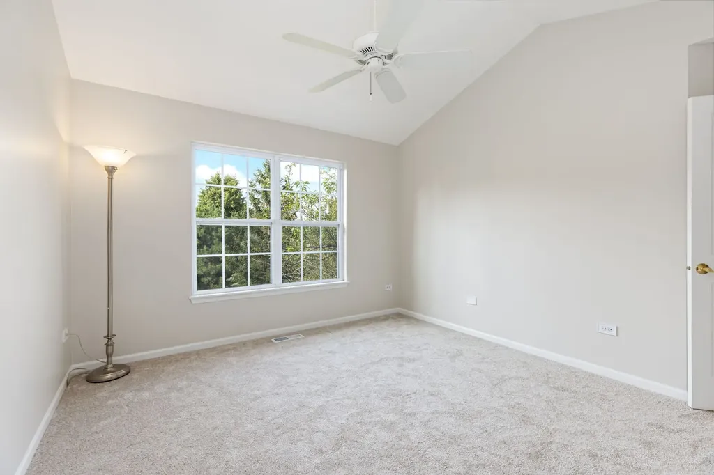 487 Vaughn Circle Aurora IL 60502