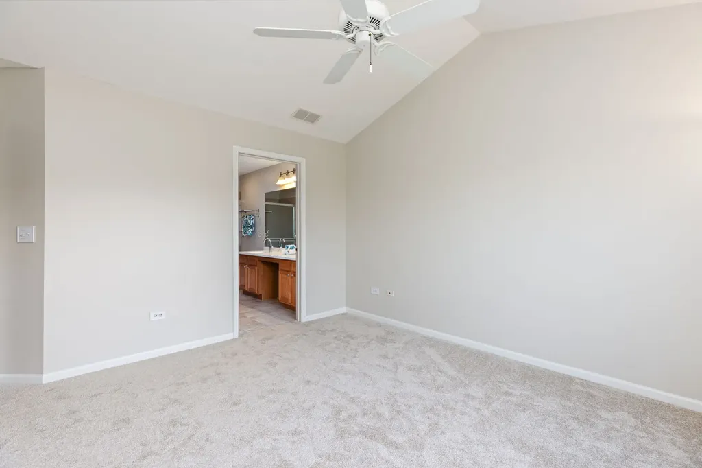 487 Vaughn Circle Aurora IL 60502