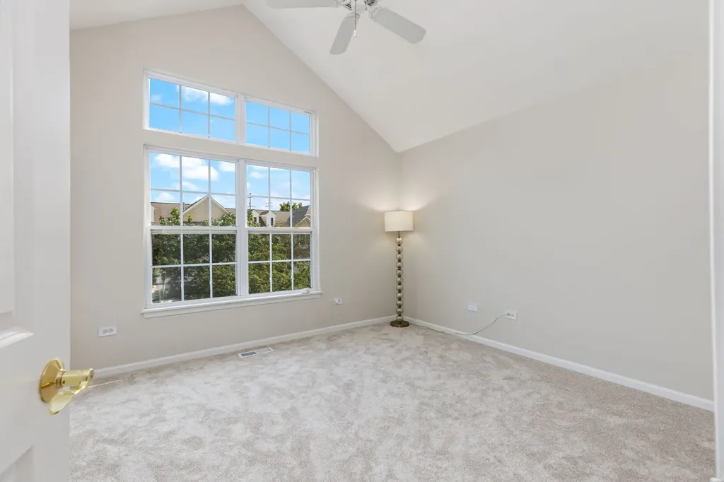 487 Vaughn Circle Aurora IL 60502