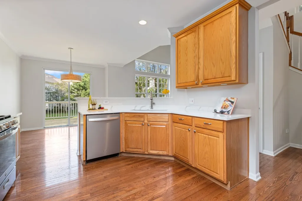 487 Vaughn Circle Aurora IL 60502