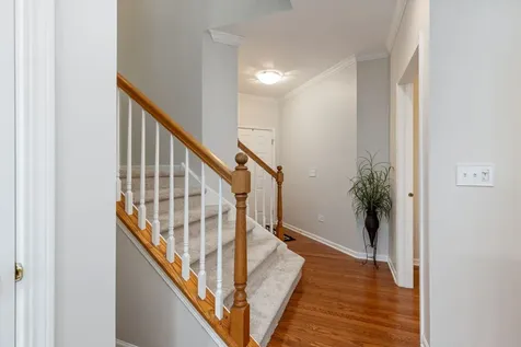 487 Vaughn Circle Aurora IL 60502