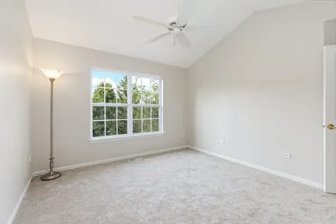 487 Vaughn Circle Aurora IL 60502