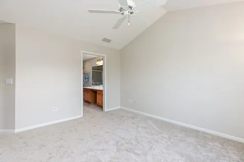 487 Vaughn Circle Aurora IL 60502