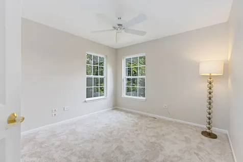 487 Vaughn Circle Aurora IL 60502