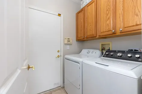 487 Vaughn Circle Aurora IL 60502