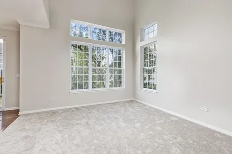487 Vaughn Circle Aurora IL 60502