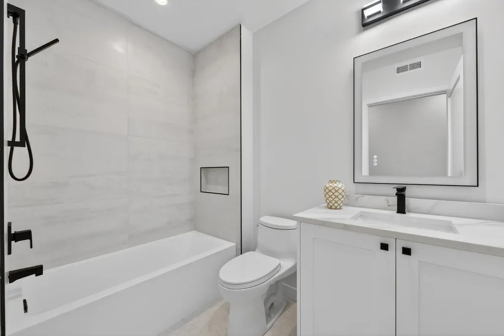 1347 West Grand Avenue Chicago IL 60642