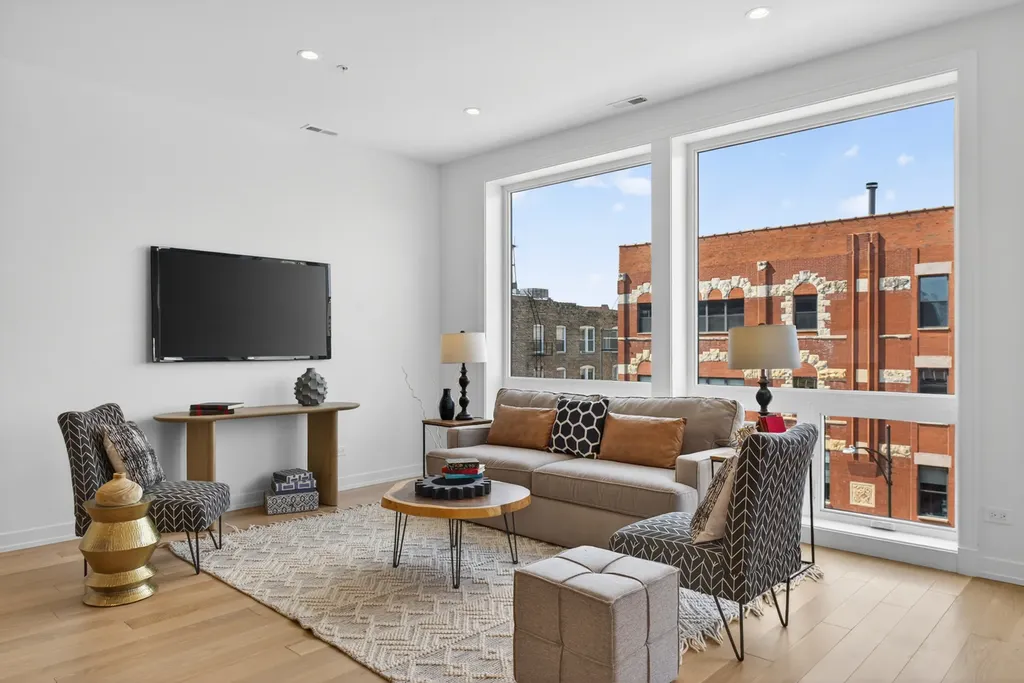 1347 West Grand Avenue Chicago IL 60642