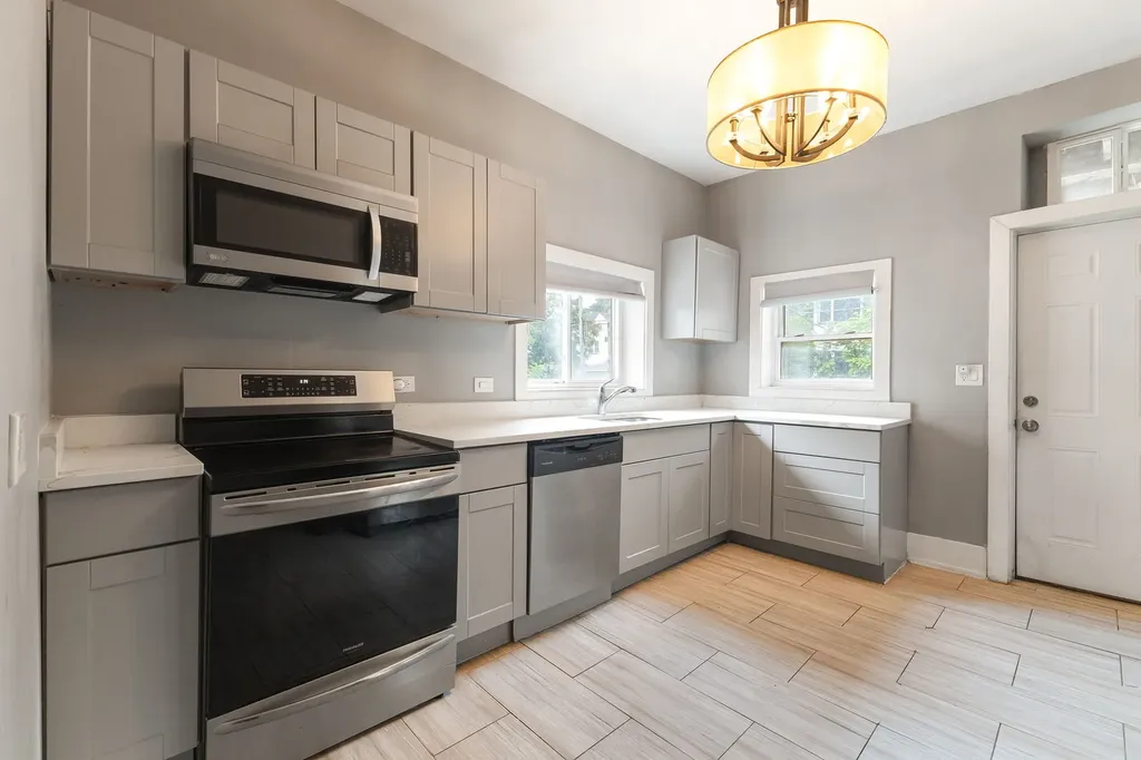 5206 South May Street Chicago IL 60609