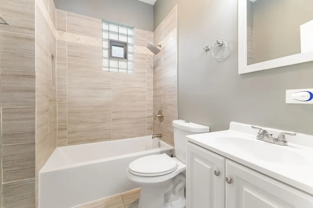 5206 South May Street Chicago IL 60609