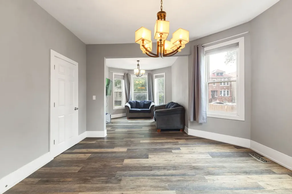 5206 South May Street Chicago IL 60609