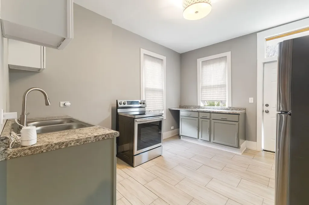 5206 South May Street Chicago IL 60609