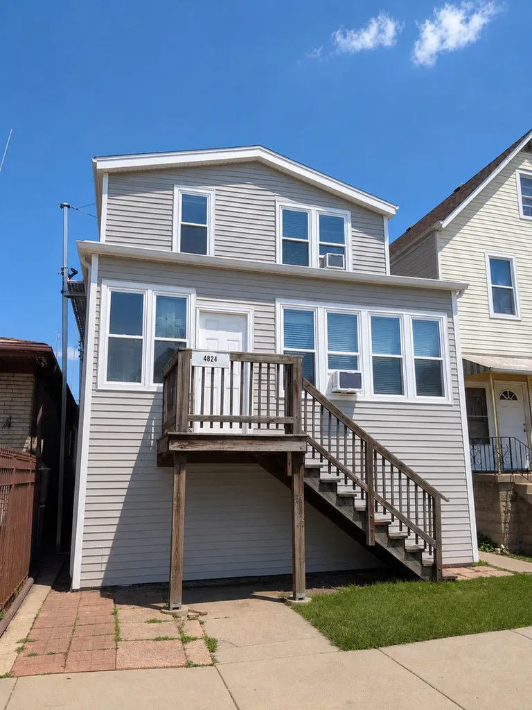 4824 West Byron Street Chicago IL 60641