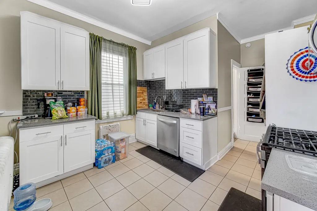 4824 West Byron Street Chicago IL 60641