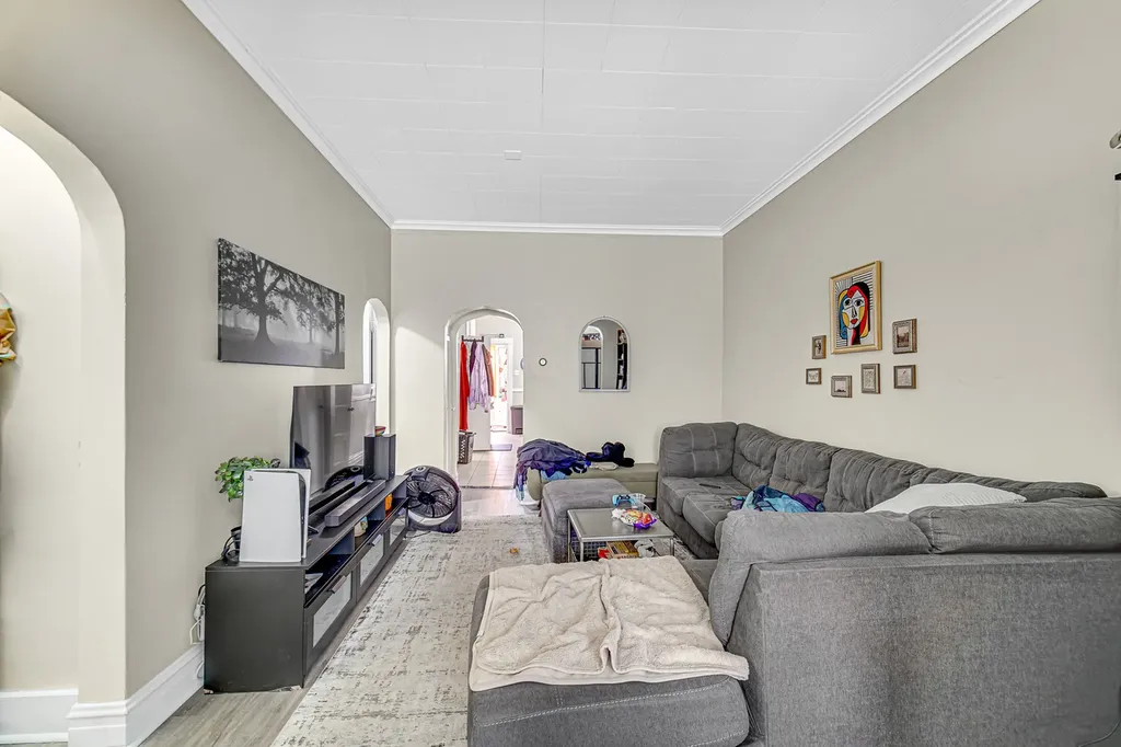 4824 West Byron Street Chicago IL 60641