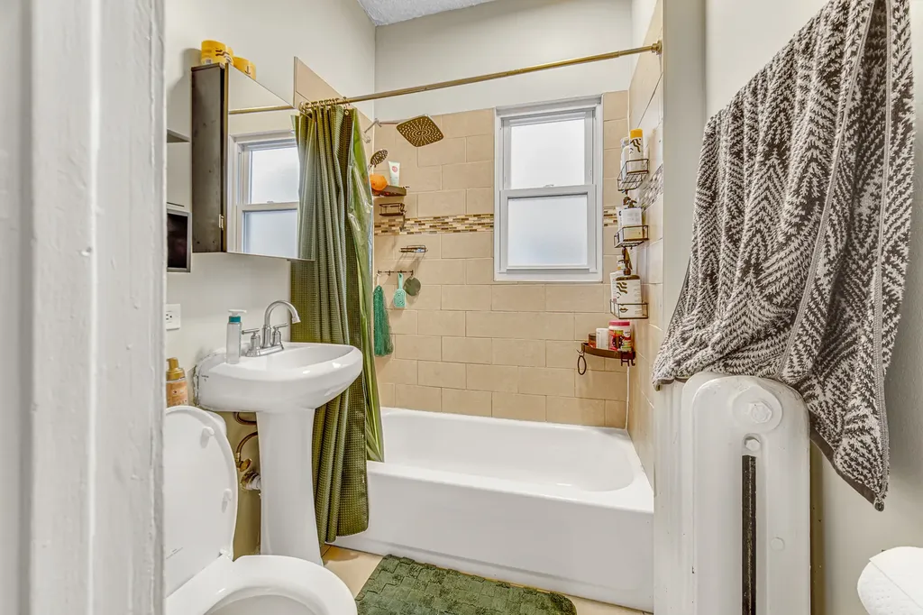 4824 West Byron Street Chicago IL 60641
