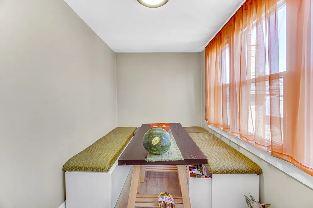 4824 West Byron Street Chicago IL 60641