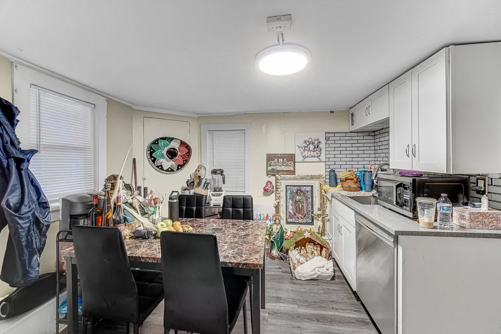 4824 West Byron Street Chicago IL 60641