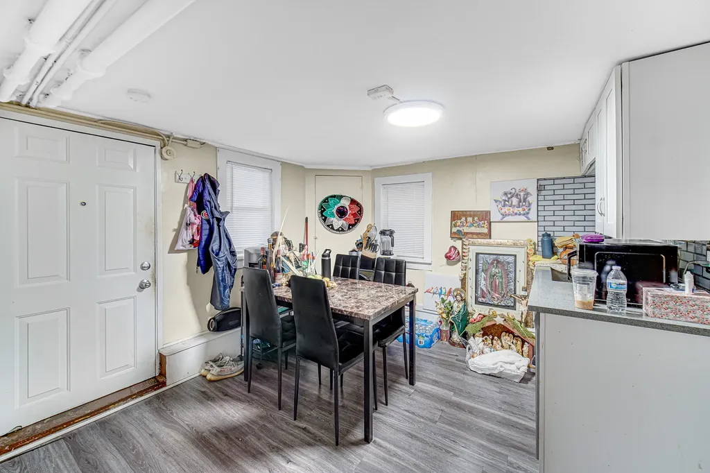 4824 West Byron Street Chicago IL 60641