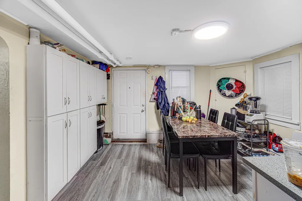 4824 West Byron Street Chicago IL 60641