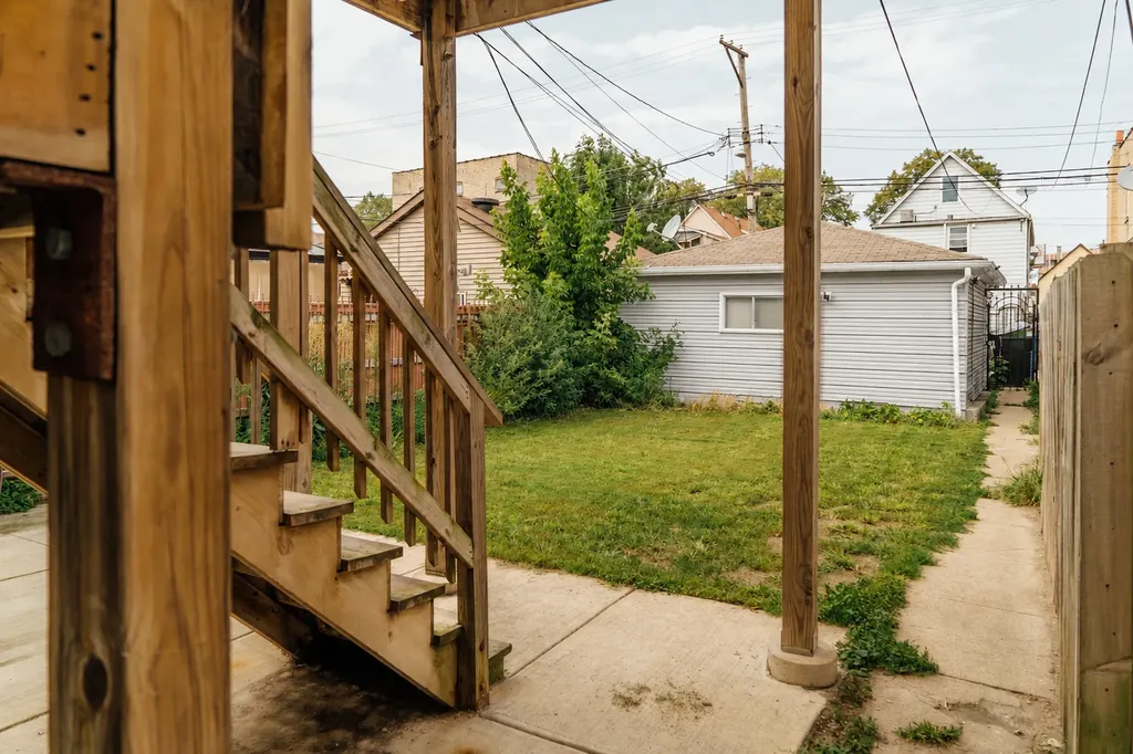 4824 West Byron Street Chicago IL 60641