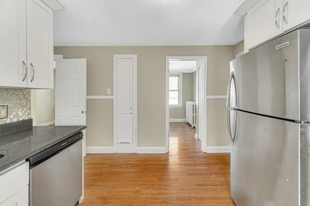 4824 West Byron Street Chicago IL 60641
