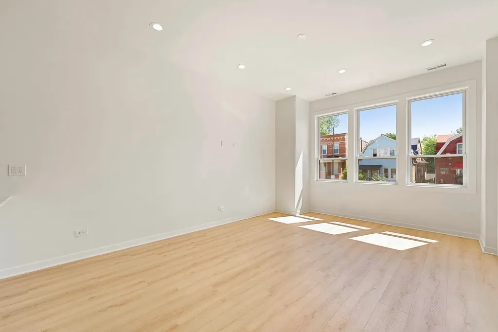 538 North Trumbull Avenue Chicago IL 60624