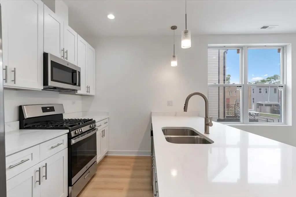 538 North Trumbull Avenue Chicago IL 60624