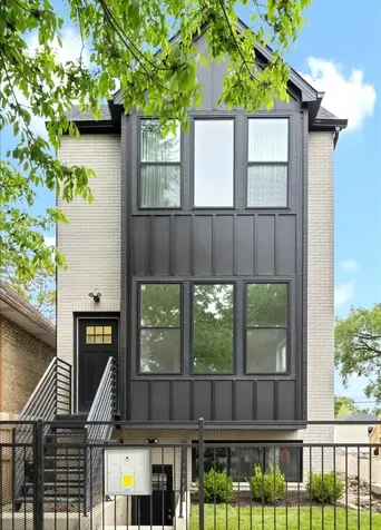 538 North Trumbull Avenue Chicago IL 60624