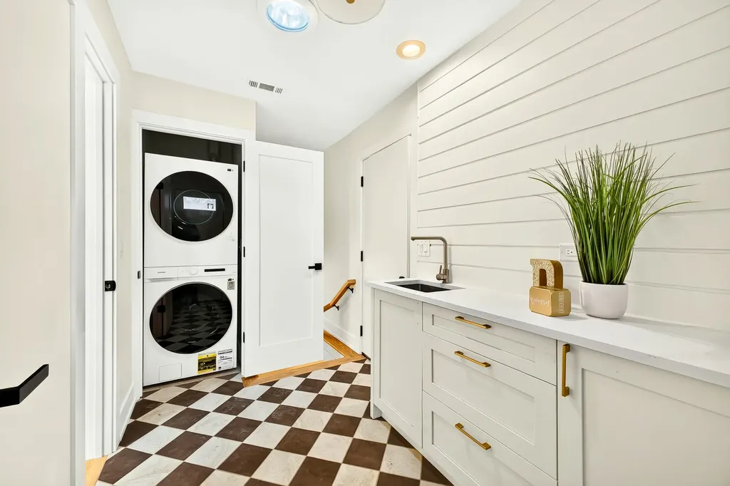 1013 North Delphia Avenue Park Ridge IL 60068