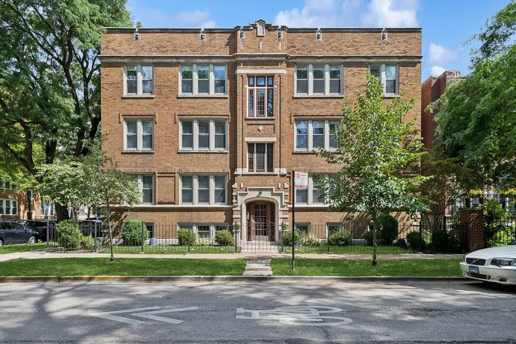 1624 West Grace Street Chicago IL 60613