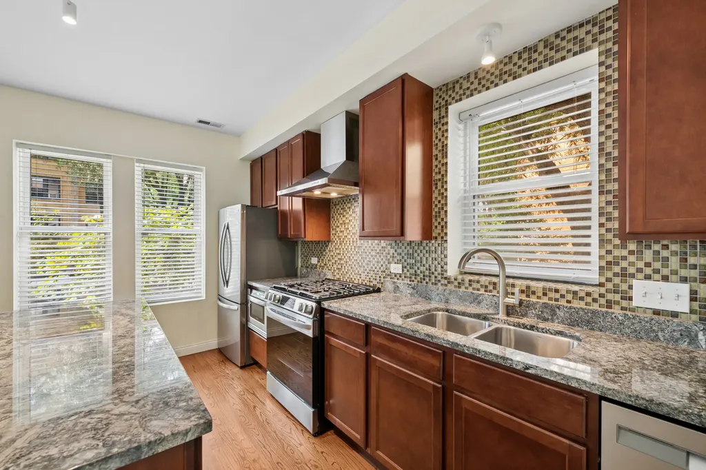 1624 West Grace Street Chicago IL 60613