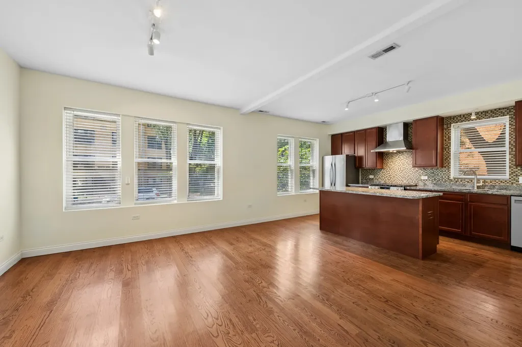 1624 West Grace Street Chicago IL 60613