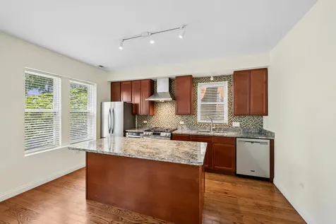 1624 West Grace Street Chicago IL 60613