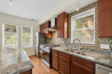 1624 West Grace Street Chicago IL 60613