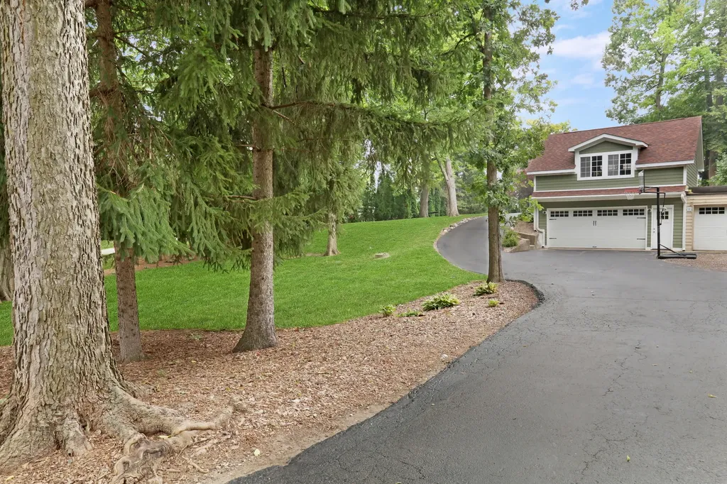 42037 North Old Lake Avenue Antioch IL 60002