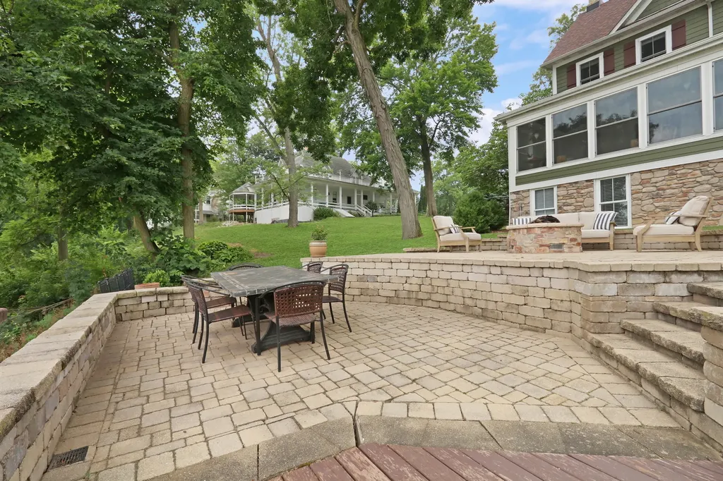 42037 North Old Lake Avenue Antioch IL 60002