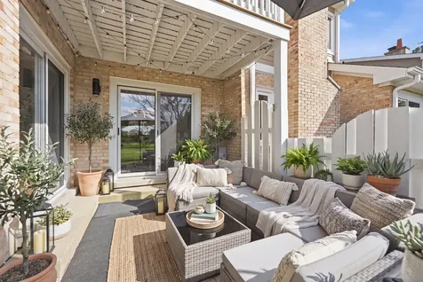 252 West Golfview Terrace Palatine IL 60067