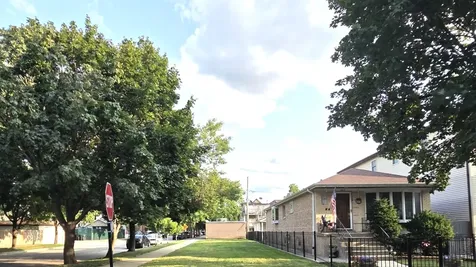 501 West 44th Place Chicago IL 60609