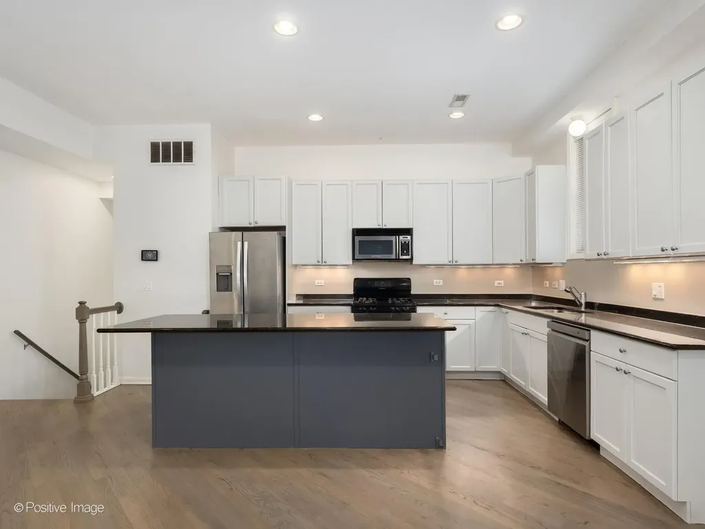 1761 West Morse Avenue Chicago IL 60626