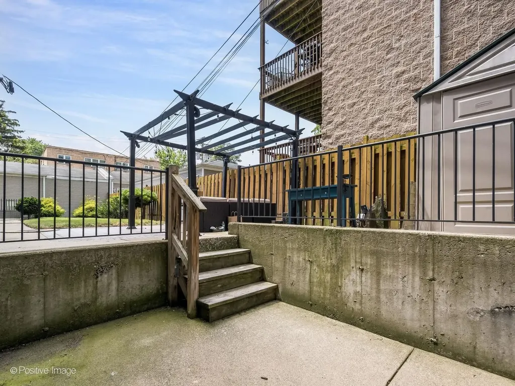 1761 West Morse Avenue Chicago IL 60626